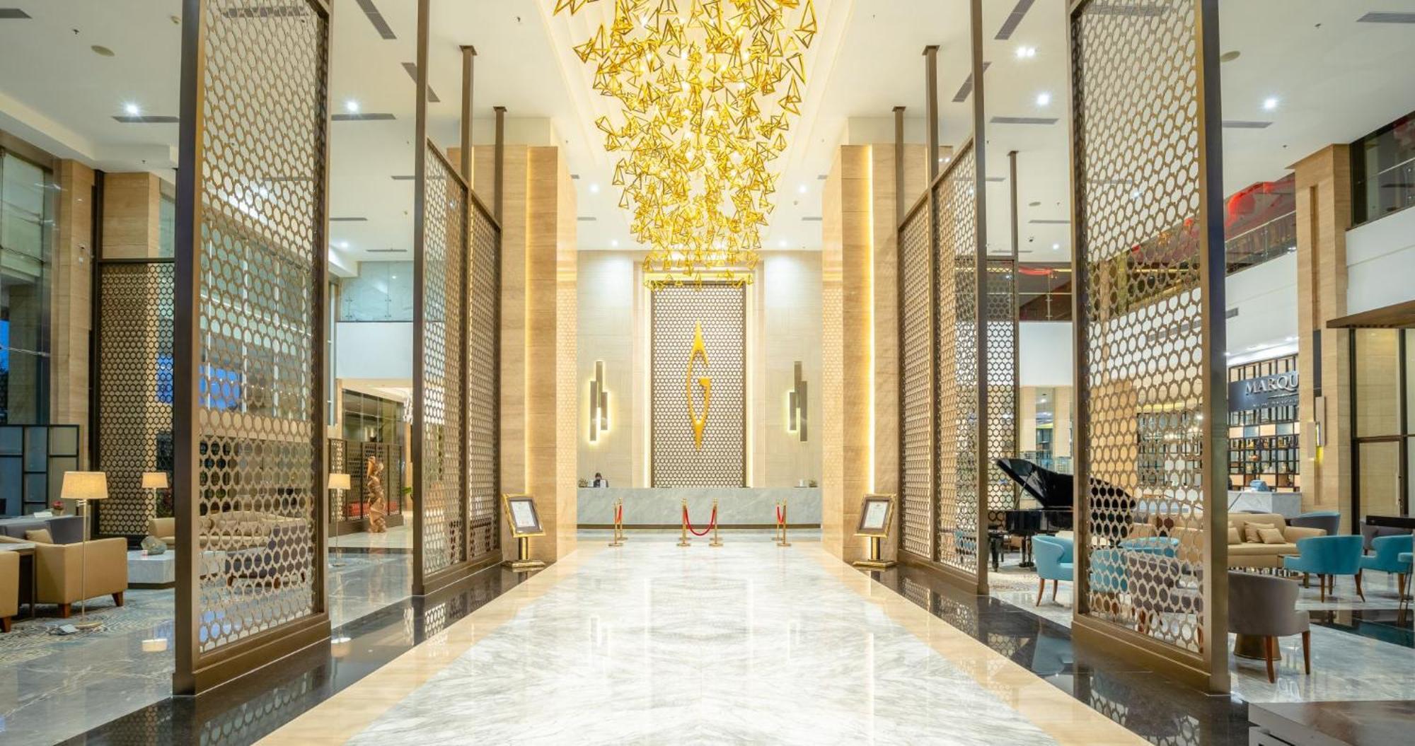 Gumaya Tower Hotel Semarang Exteriör bild
