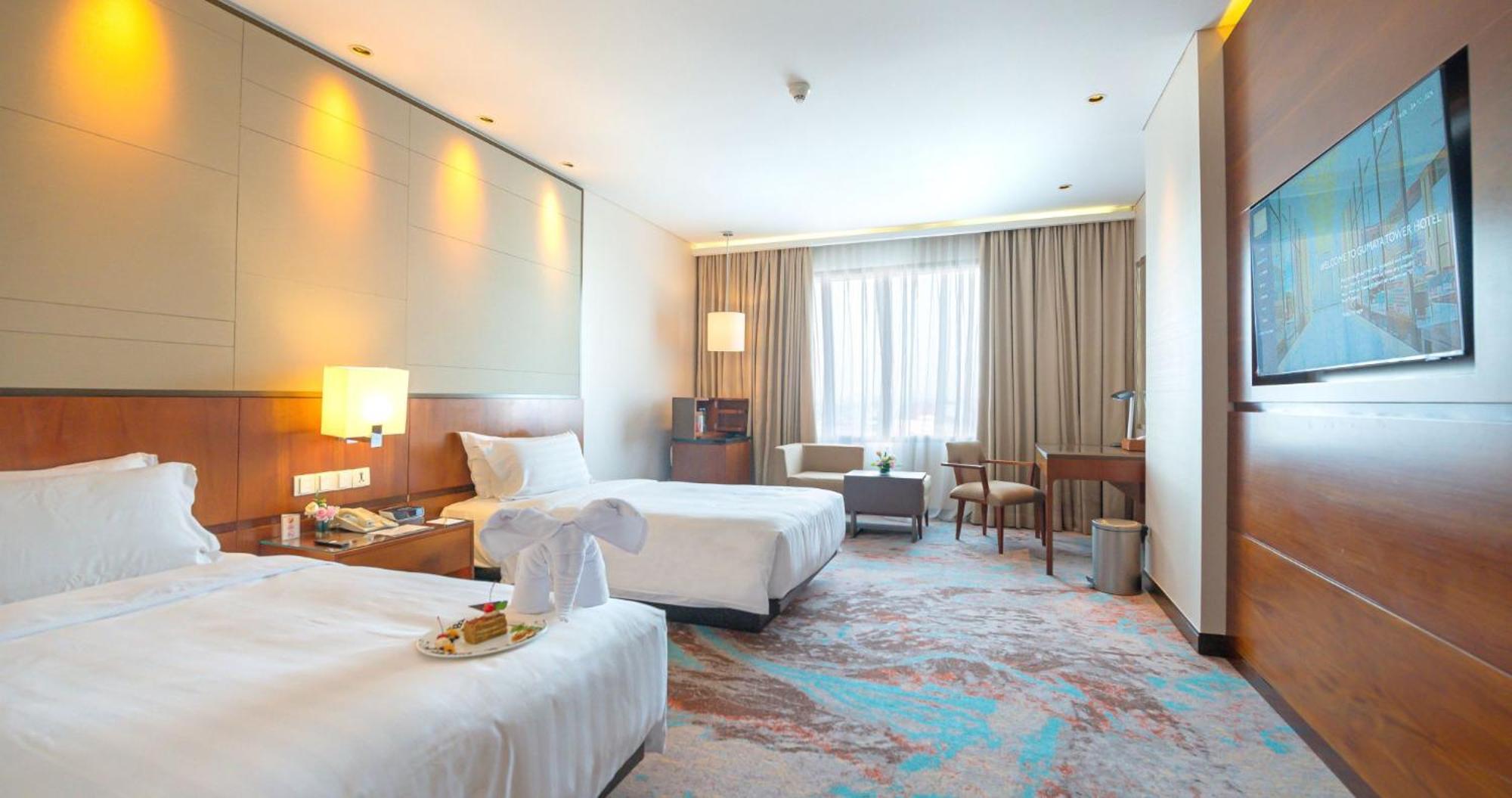 Gumaya Tower Hotel Semarang Exteriör bild