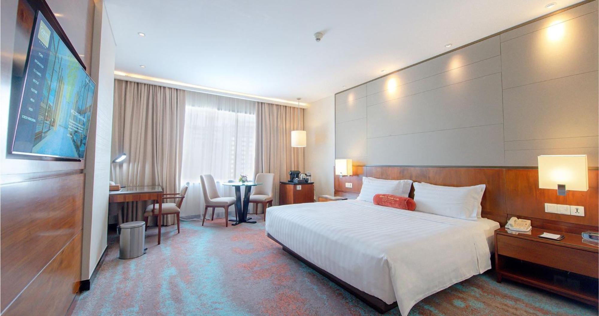 Gumaya Tower Hotel Semarang Exteriör bild