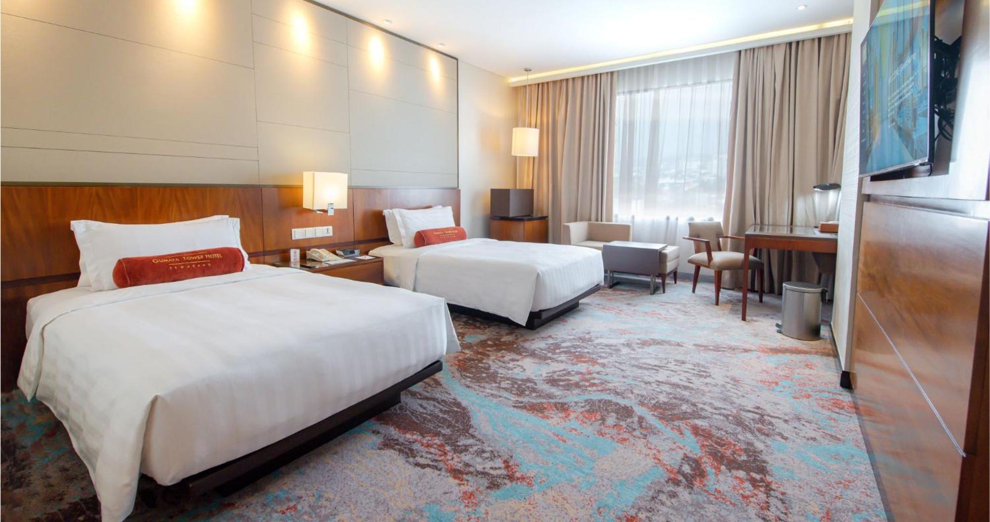 Gumaya Tower Hotel Semarang Exteriör bild