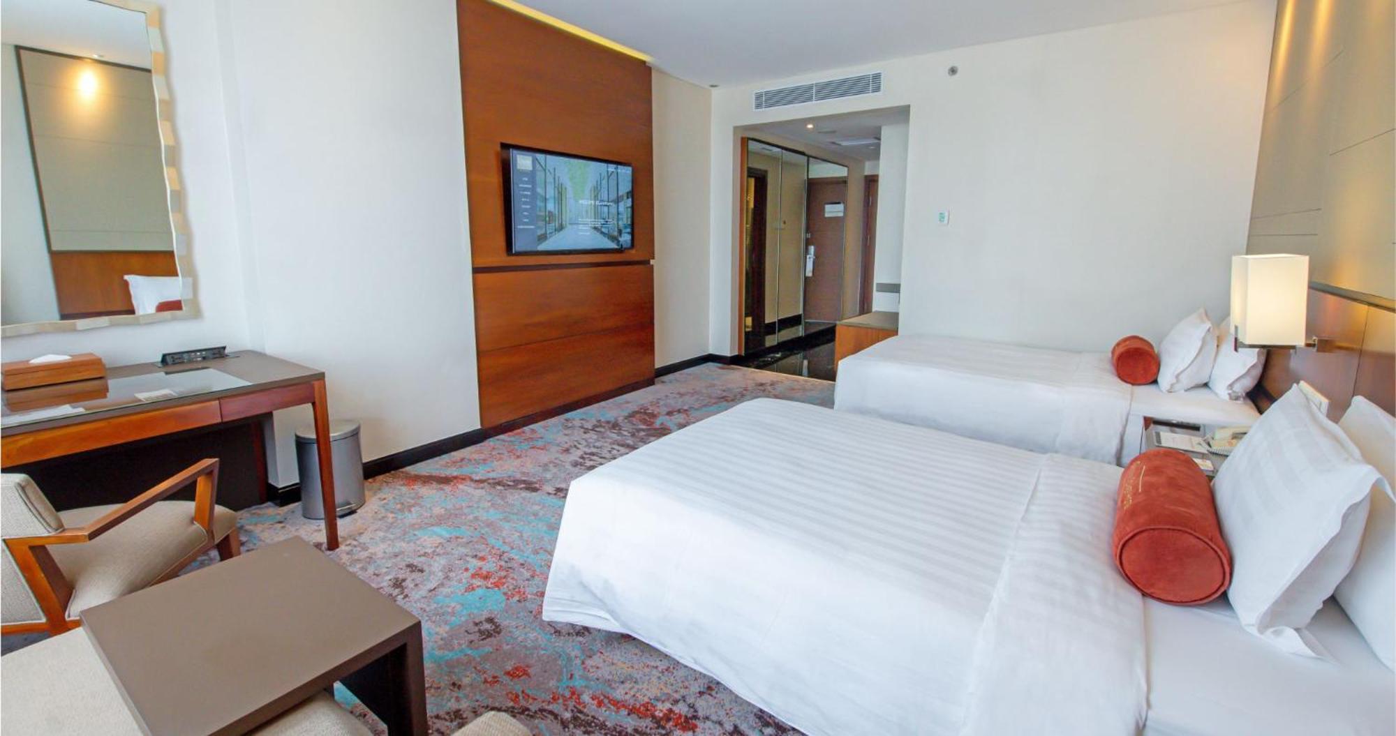 Gumaya Tower Hotel Semarang Exteriör bild