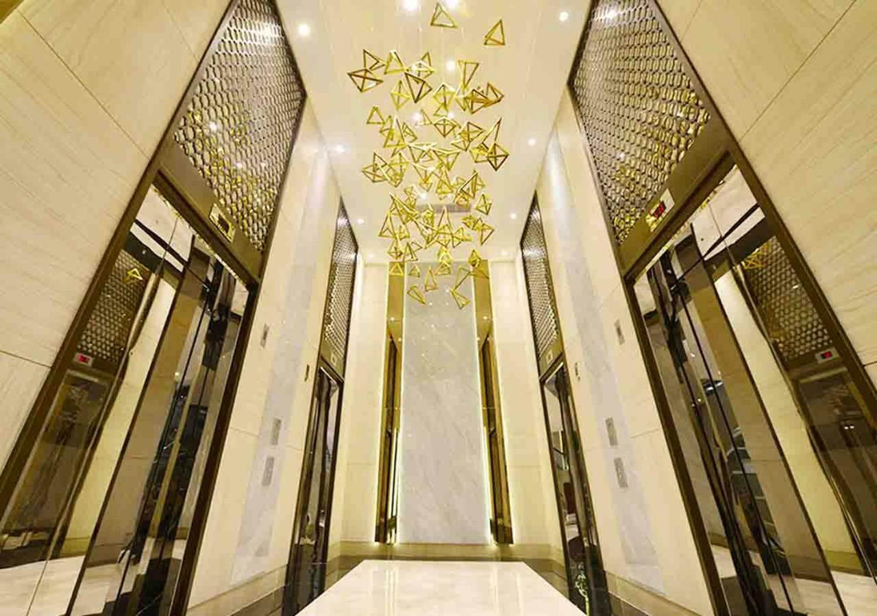 Gumaya Tower Hotel Semarang Exteriör bild