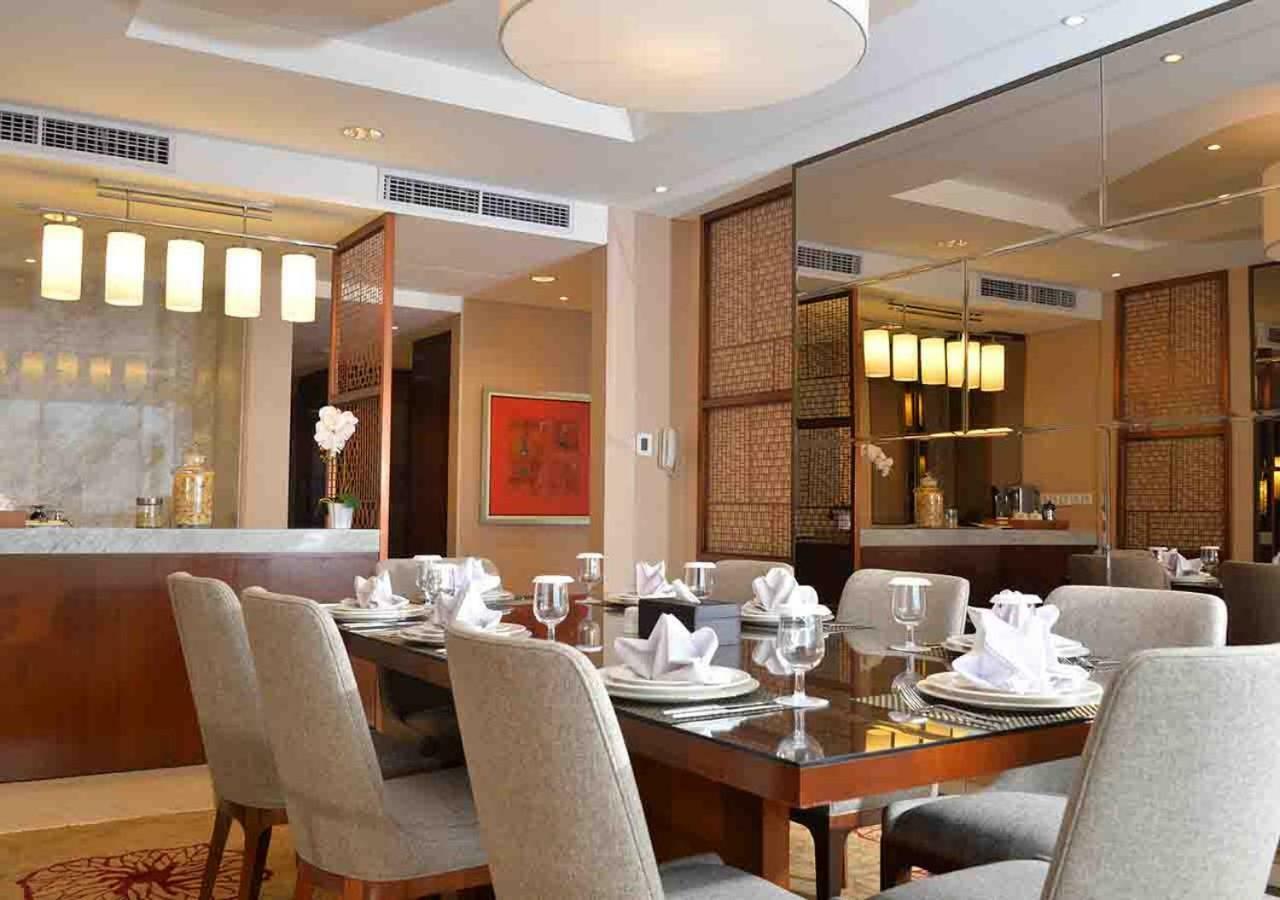 Gumaya Tower Hotel Semarang Exteriör bild